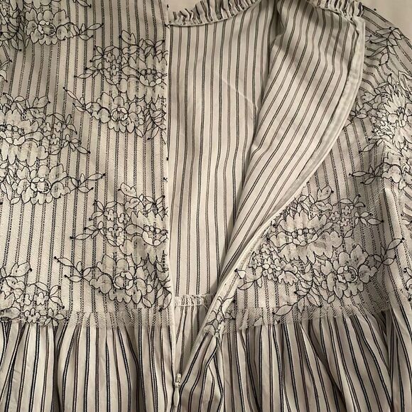 Zara Black White Striped Floral Lace Overlay Top Womens Size Medium - Picture 9 of 13